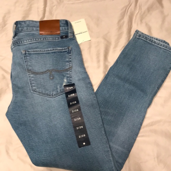 Lolita Capri (distressed knee) - Picture 2 of 2